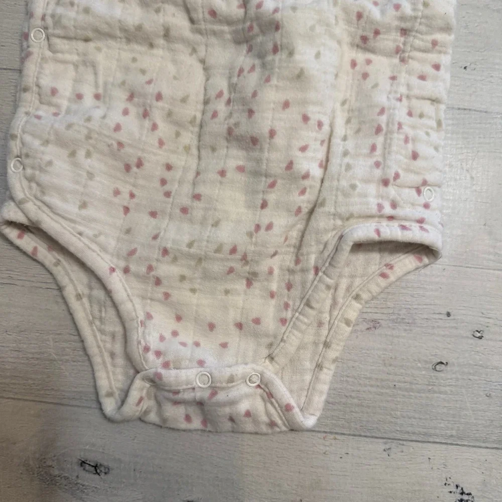 Aden &‎ anais baby long sleeve kimono bodysuit 6-9 months